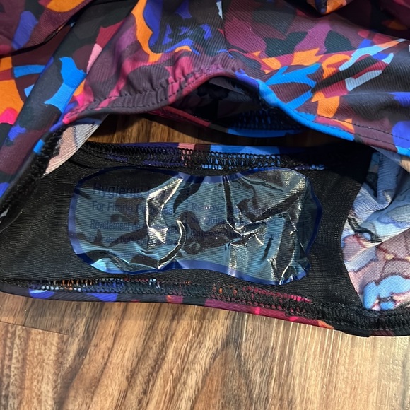 NWOT Miraclesuit Solstice Garmine One Piece - Picture 9 of 16